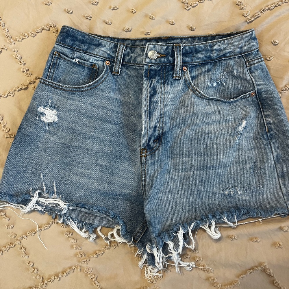 Wild fable distressed Jean shorts!